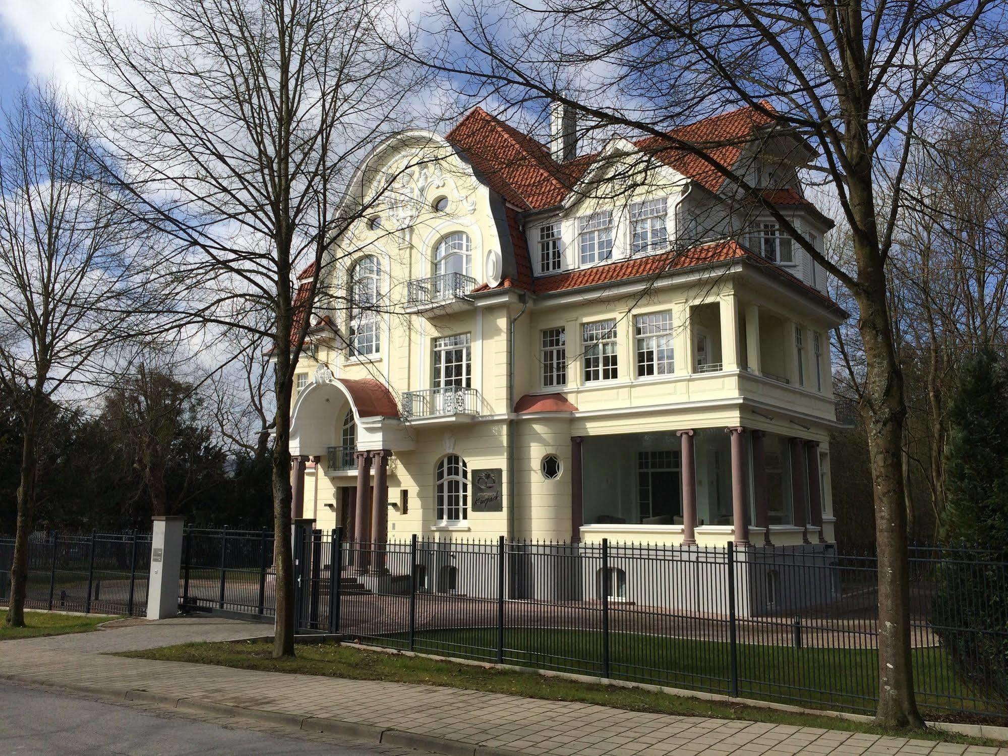 Appartements Am Kurpark Бад Пирмонт Екстериор снимка