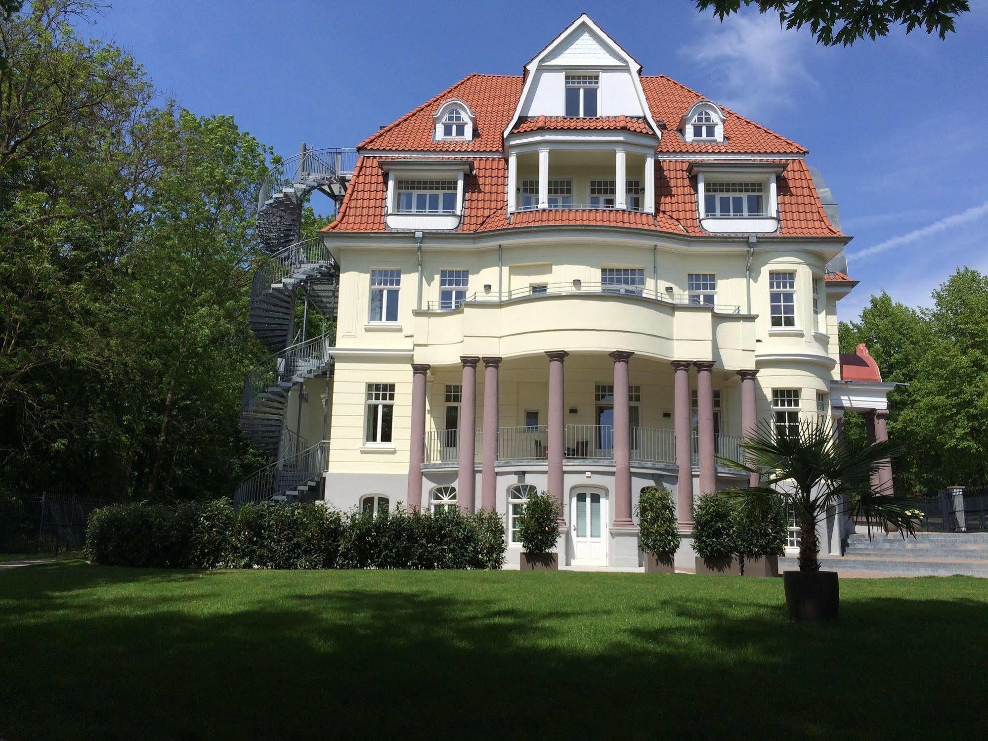 Appartements Am Kurpark Бад Пирмонт Екстериор снимка