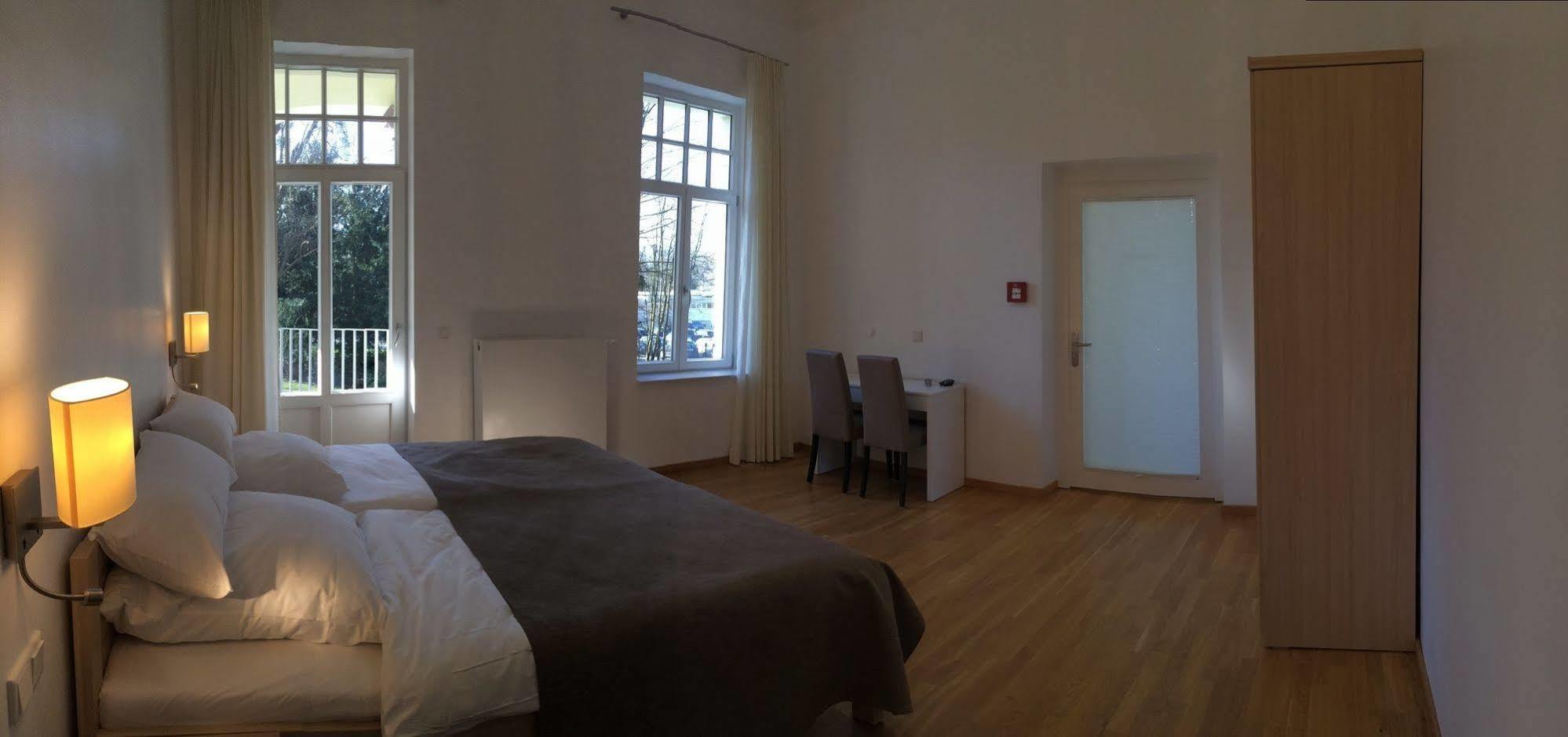 Appartements Am Kurpark Бад Пирмонт Екстериор снимка