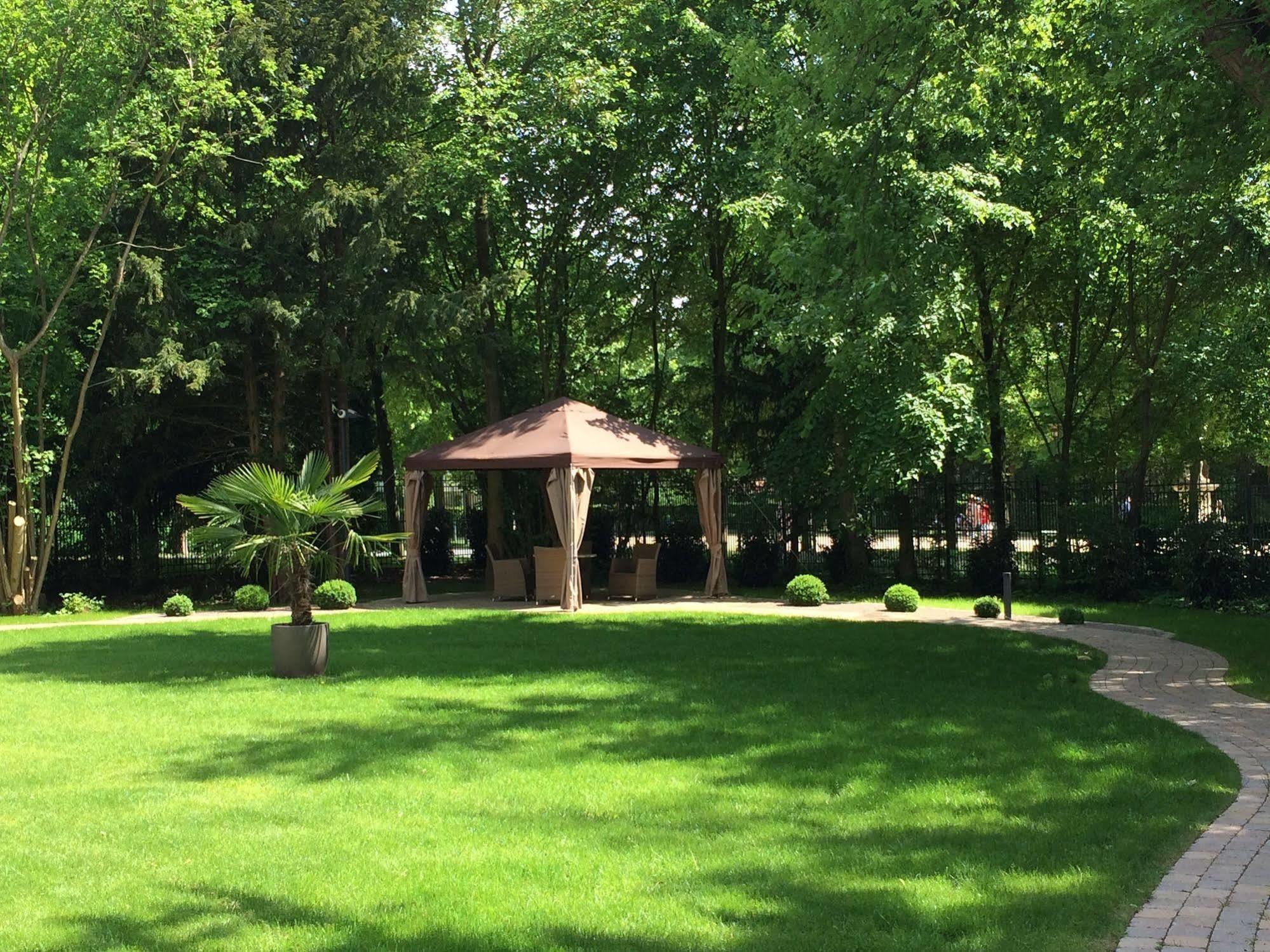 Appartements Am Kurpark Бад Пирмонт Екстериор снимка